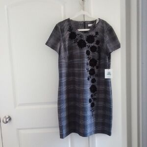 NWT Calvin Klein Short Sleeve Dress With Flowers On It